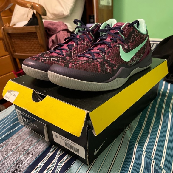 kobe 8 pit viper